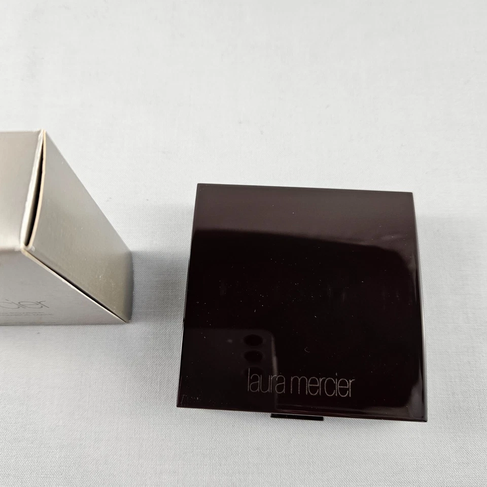 Laura Mercier Matte Radiance Baked Powder #BRONZE-04 7.50g / 0.26oz - Image 4 of 4