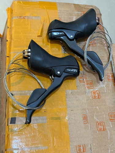 Shimano Sora ST R3000 2x9 speed STI levers not hydraulic Used - Picture 2 of 3