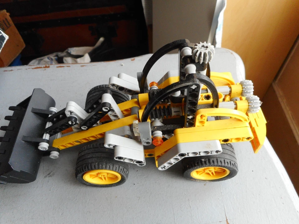 LEGO Technic 8271 Wheel Loader, photo 3 sur 5