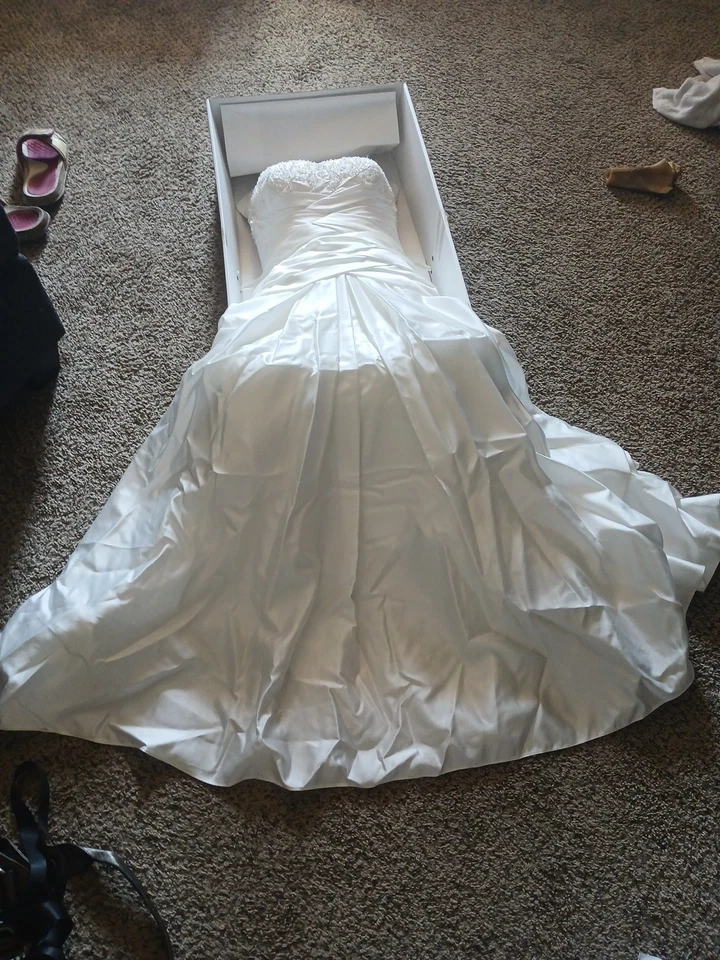 Vestido de novia David's talla 8 LIMPIO Y CONSERVADO Foto 2 de 4