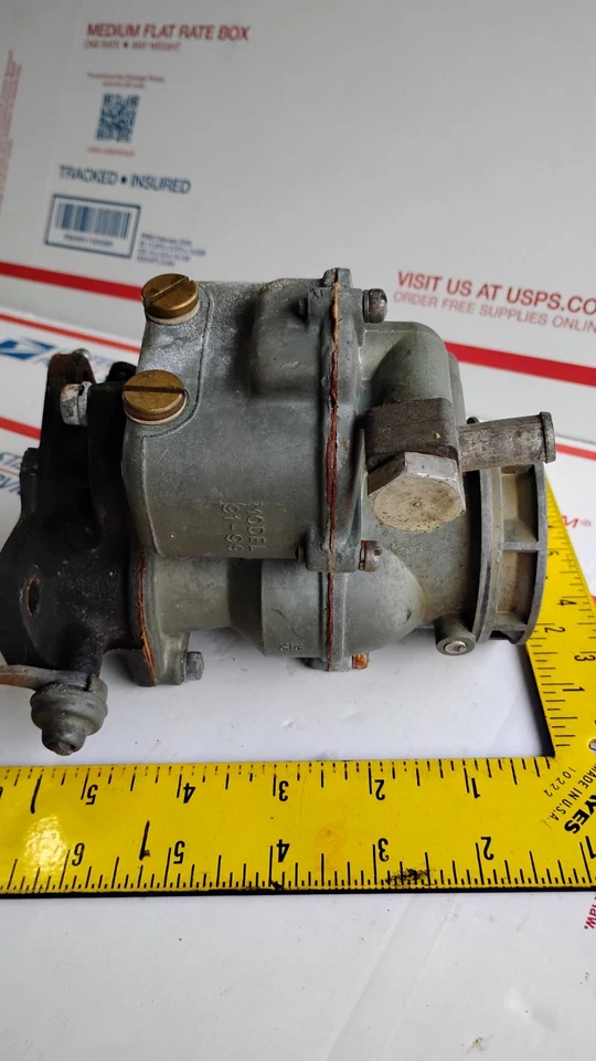Carburador cabeza plana Ford 94 modelo 59 1946-48 vintage V8 Holley #A núcleo para piezas Foto 3 de 4