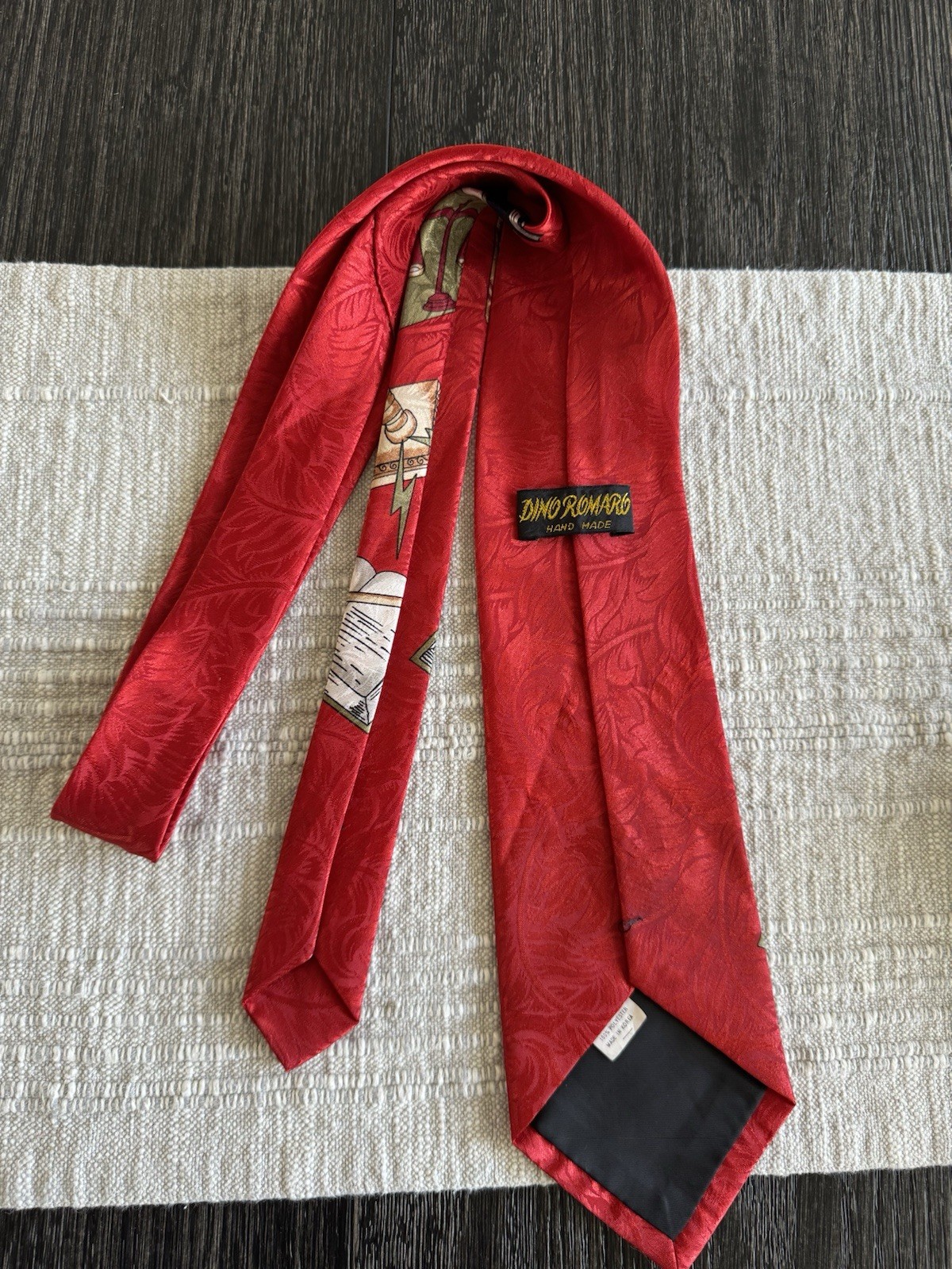 Gorgeous handmade Dino Romaro Tie