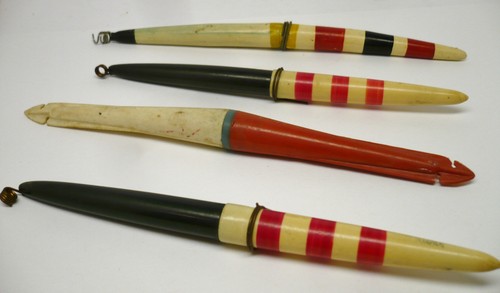 Lot of 4 Vintage Hard Plastic Quill Fishing Floats Bobbers Great Display Items - Picture 3 of 3