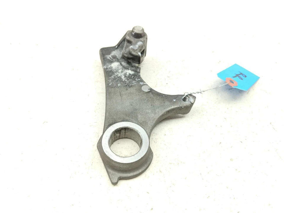 09-14 Yamaha YZF R1 Soporte de montaje de pinza de freno trasero derecho TRSH PL Foto 2 de 4