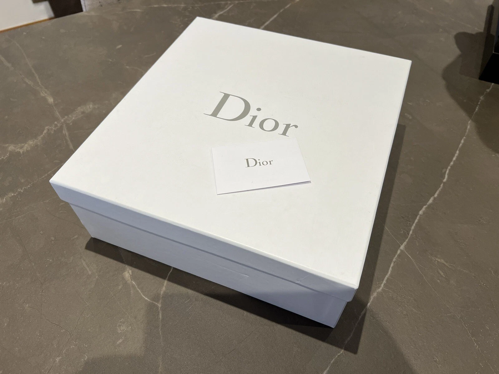 DIOR Coffret cadeau vide présentation chaussures 32 x 31,5 x 11 cm pré aimé