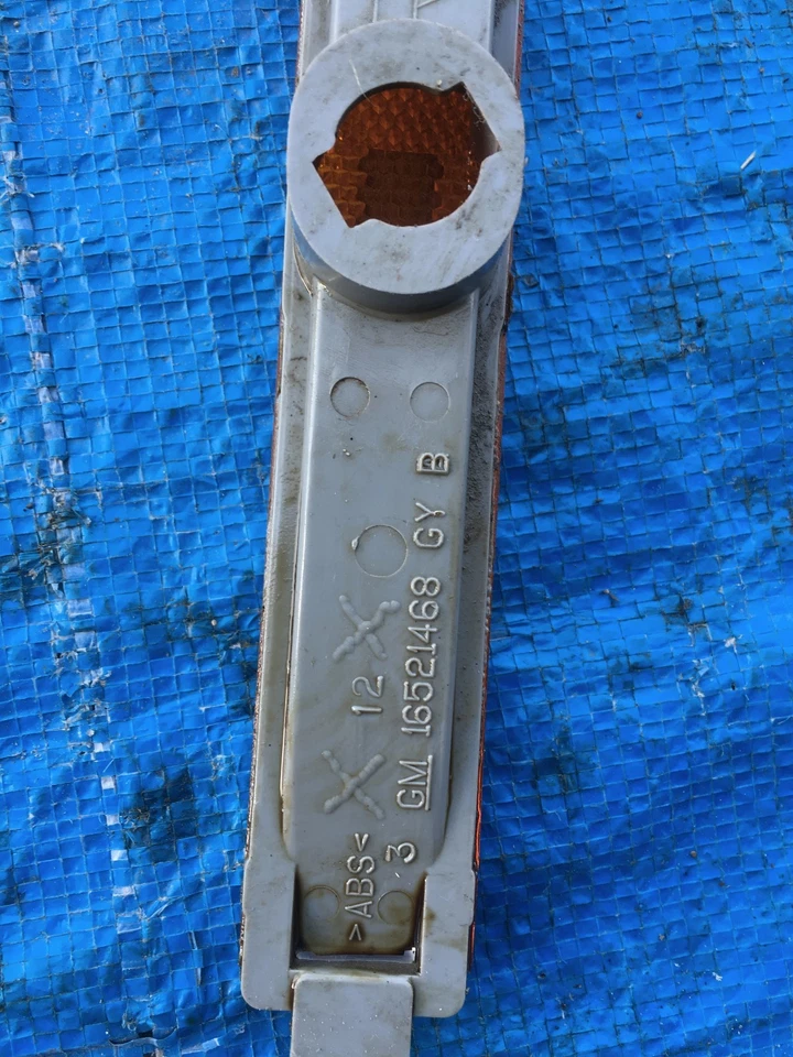 SATURN R/F 乘客侧标记灯 RF 右前角 BUMPER 反射 — 第 3/3 张图片