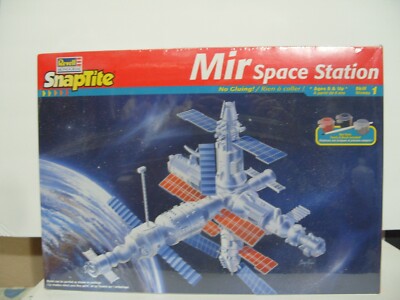 プラモデル Mir space station SnapTite 1/144スケ Revell Mir Space Station Snaptite 1/144 & Heller 1/125 80442