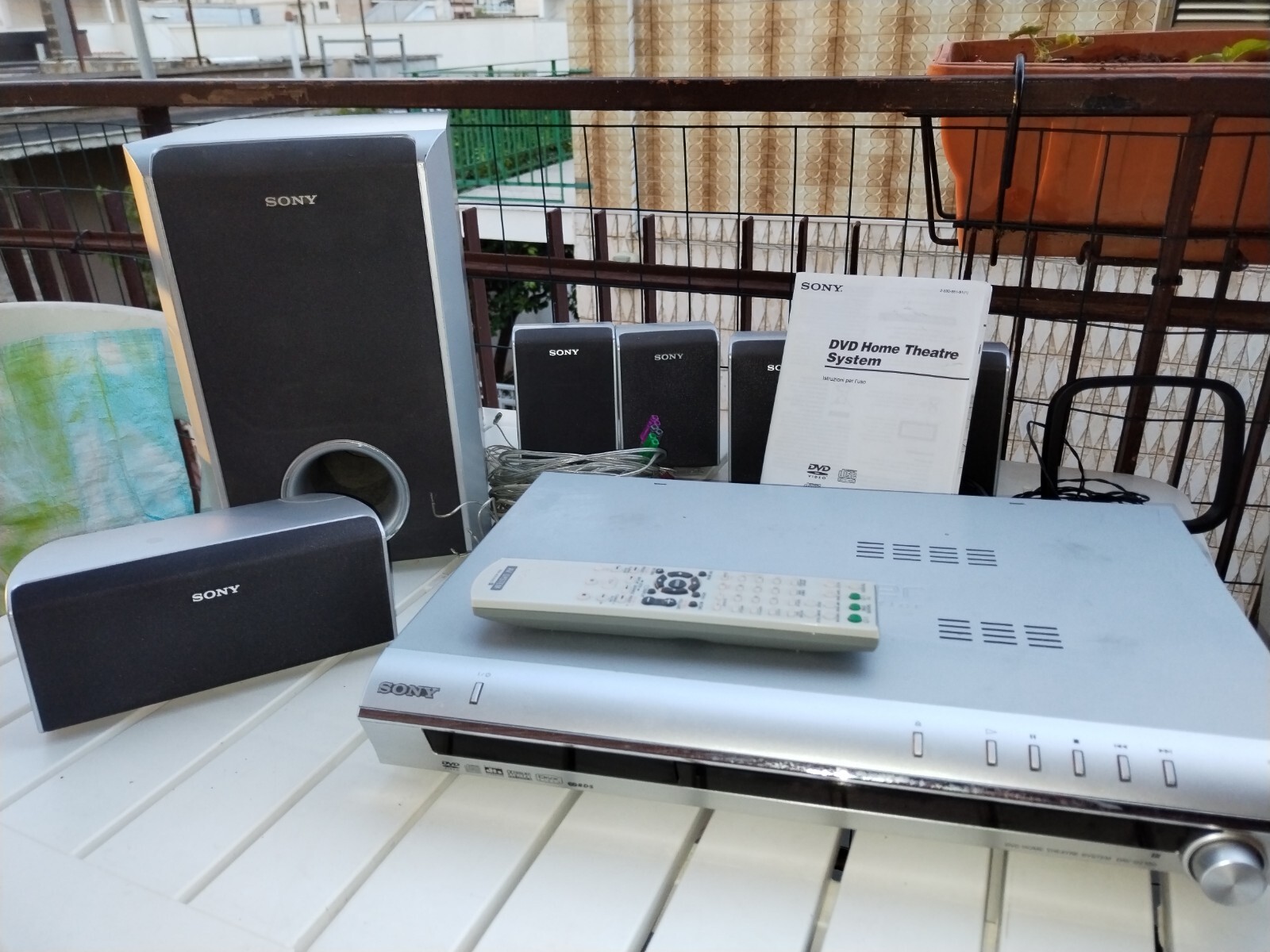 Sony DVD Home Theatre System DAV-DZ100