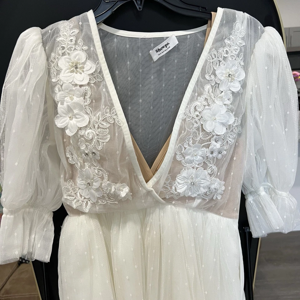 SHOWPO AKSHIA МИНИ-ПЛАТЬЕ - ЗАТЯЖКА РУКАВ ЦВЕТОЧНЫЕ ДЕТАЛИ ДЕКОЛЬТЕ ПЛАТЬЕ В БЕЛОМ - Изображение 2 из 4