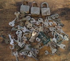 2lb Mixed Lot Of Vintage Keys And Padlocks Steam Punk Crafts Travel Decor