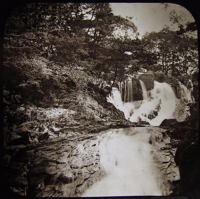 Glas magische Laterne Dia SCHWALBE FÄLLT BETWS Y COED UM 1890 FOTO WALES FLUSS 