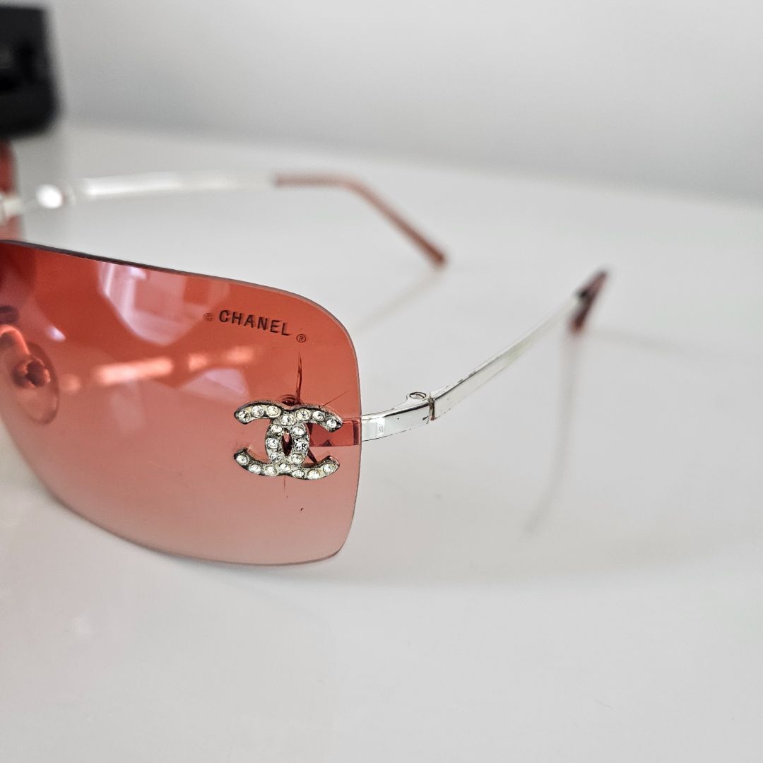 Chanel 1990-2000 oval-frame Pink Rimless sunglasses | eBay Chanel 1990-2000 oval-frame Pink Rimless sunglasses | eBay