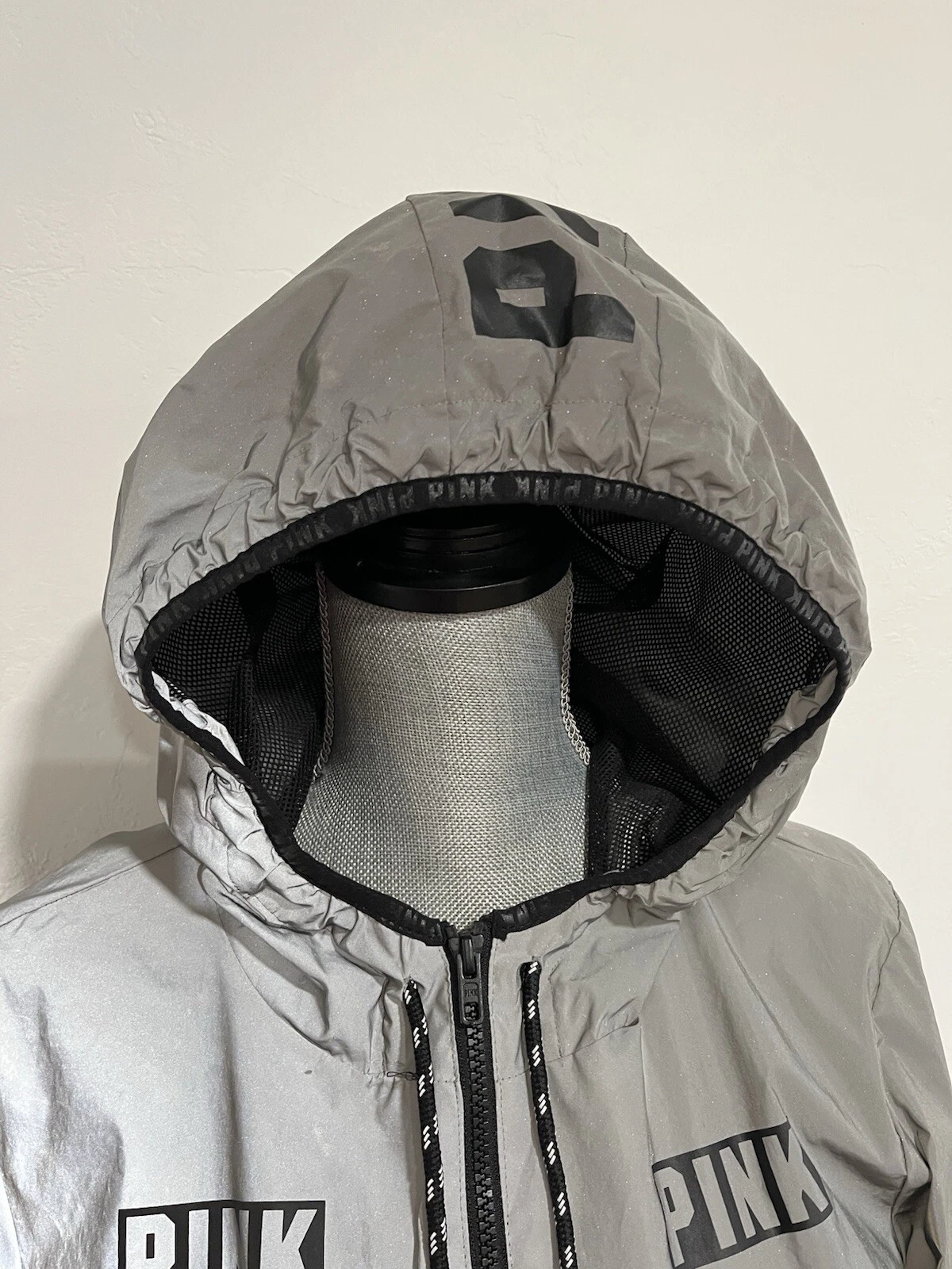 UNDERCOVER Victoria’s Secret ROSA Edizione Limitata 002 Giacca Anorak Riflettente Safe Jogging XS S