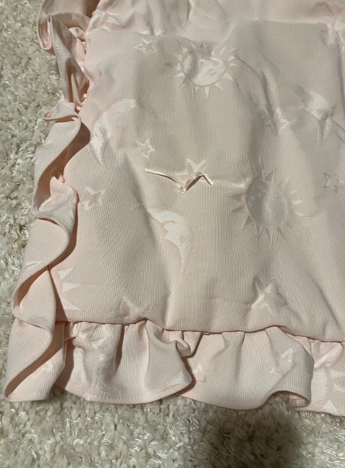 Edredón bebé vintage KidsLine rosa con volantes estrellas del sol luna 25 X 33" Foto 3 de 4