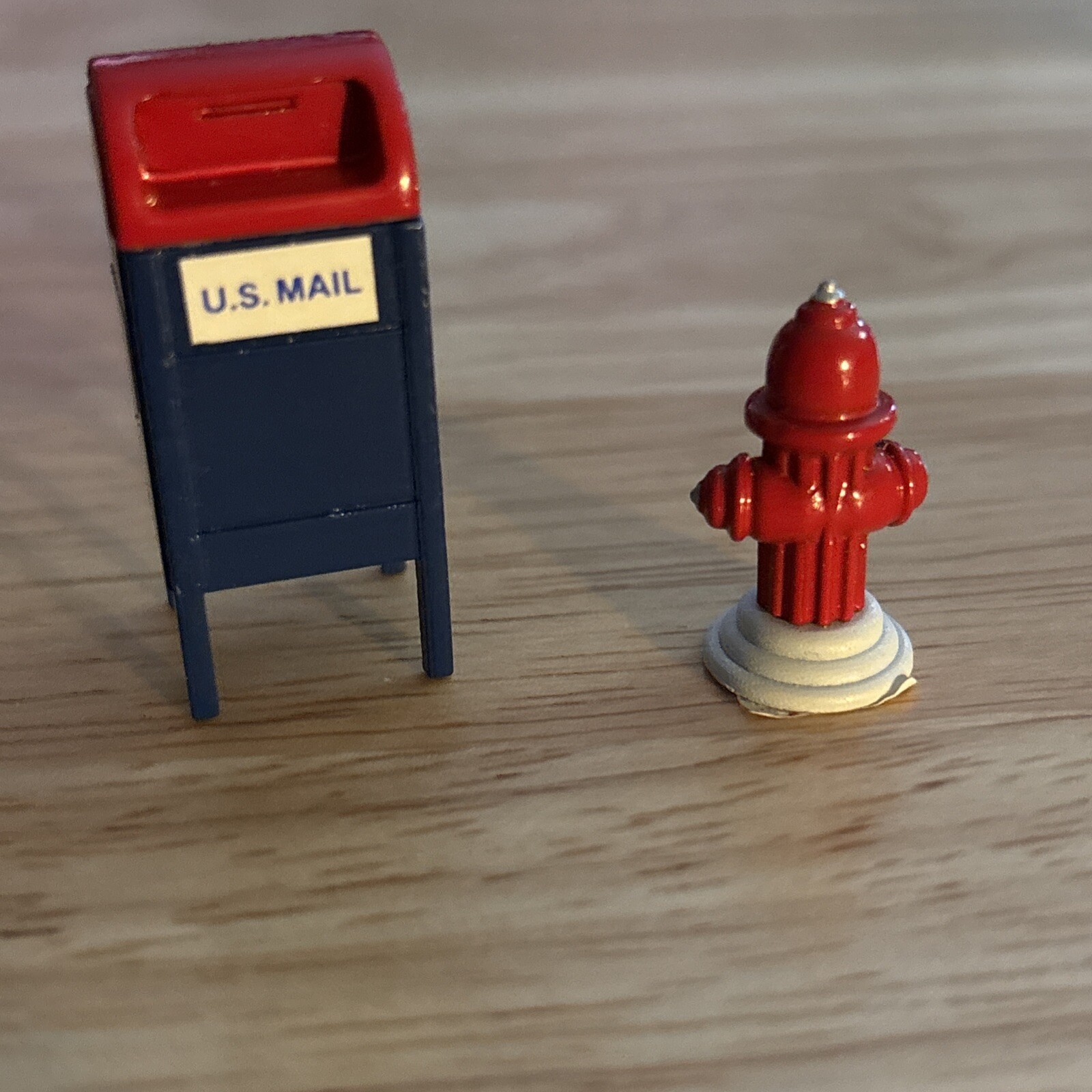 Dept 56 Heritage Village “Mail Box/Fire Hydrant” Accessories Set Of 2 #5517-4