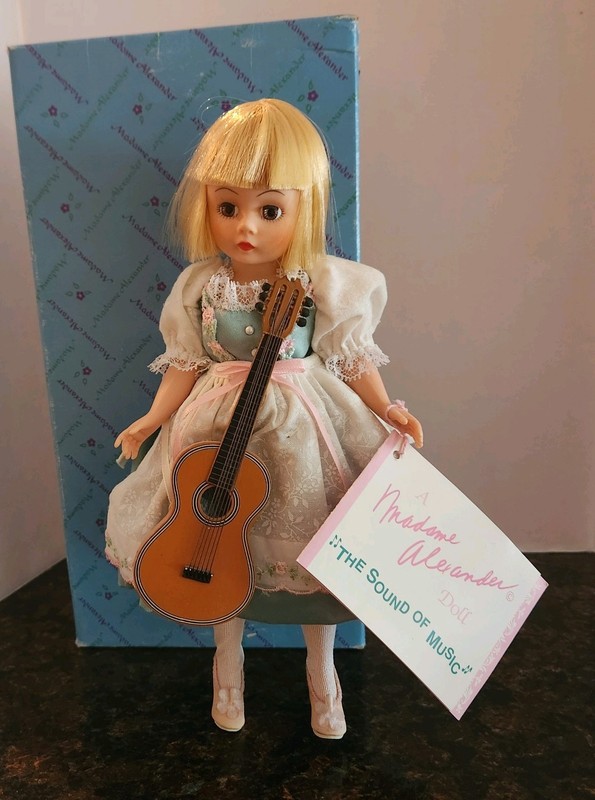 Madame Alexander "Sound of Music" Maria Doll 1110