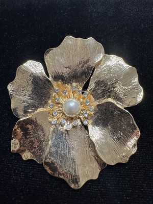 Vintage Signed Ciner Gold Tone Flower Pearl Rhinestone Brooch Pin
