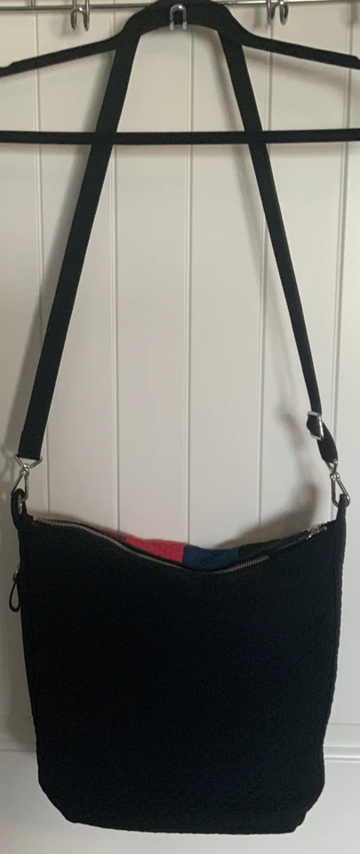 Cartera de hombro Vera Bradley’s Carson Hobo en patrón de retazos de invierno, negra Foto 3 de 4