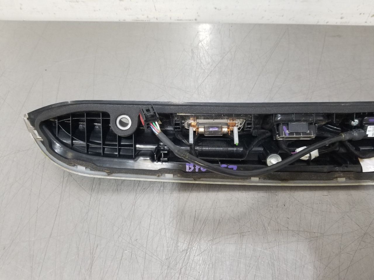 14 2014 MASERATI GHIBLI SQ4 TAIL FINISH PANEL WHITE WITH CAMERA 