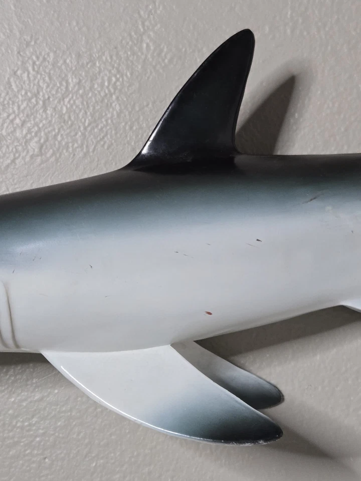 Tiburón 3D Colgante de Pared Decoración 28" Largo con Arañazos  Foto 4 de 4