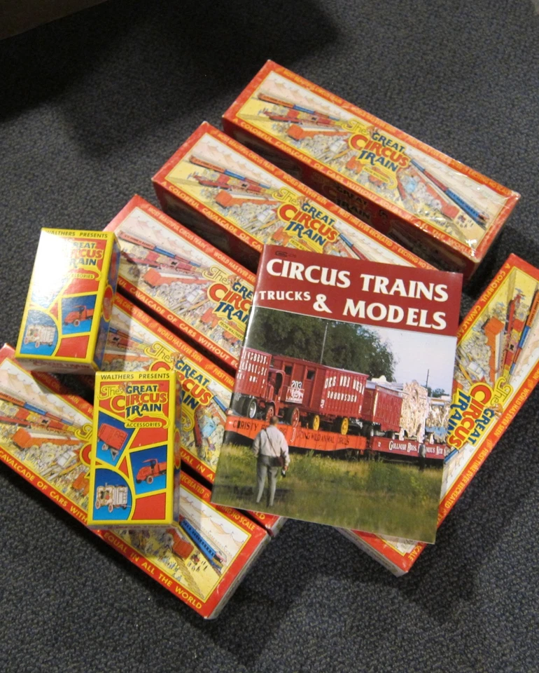WALTHERS CIRCUS RAIL CARS & 2 ELEPHANT PACKS HO   6 cars total - Image 2 of 4