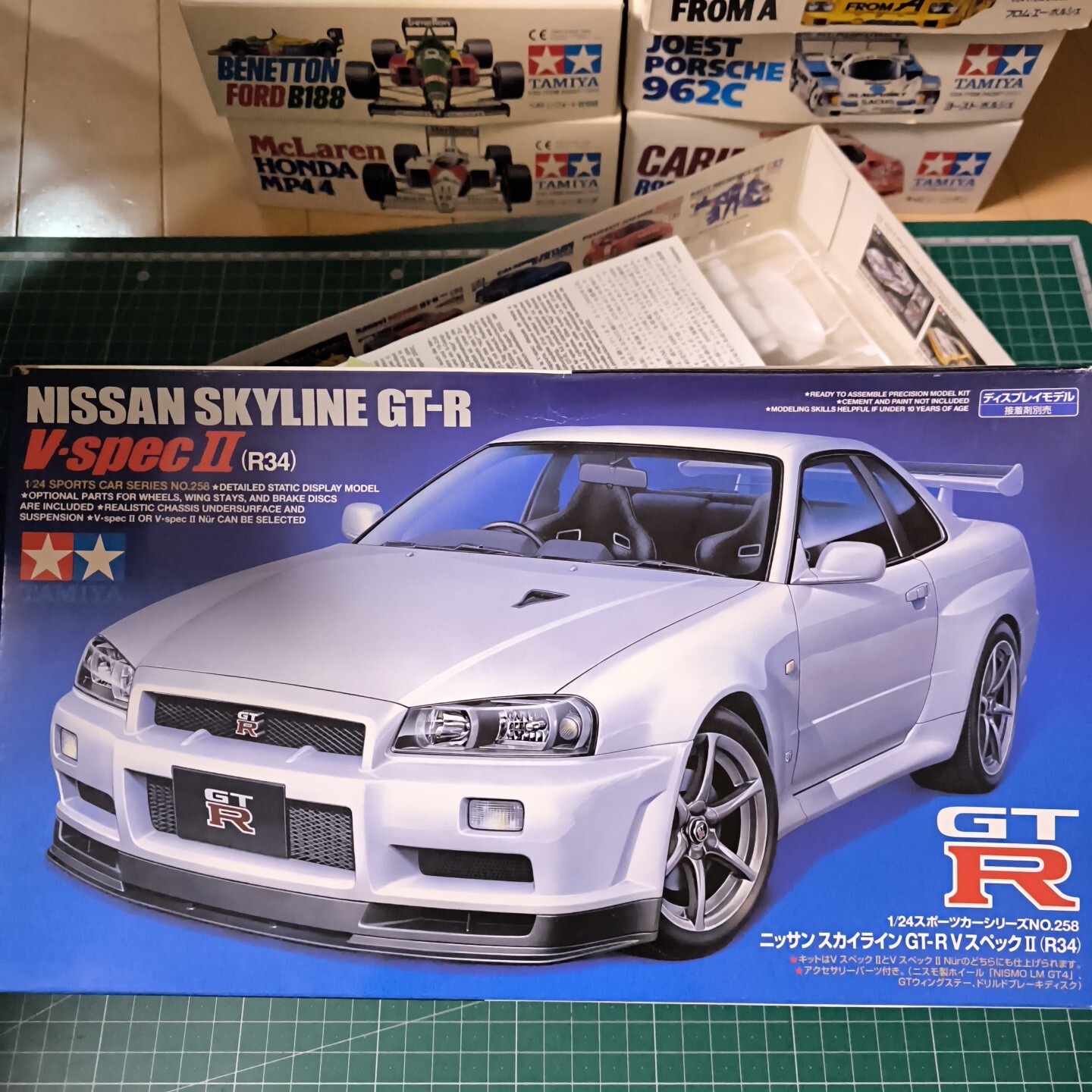 Tamiya 1/24 Nissan Skyline GT-R V-Spec Ⅱ R34 Sports Car Series No.258