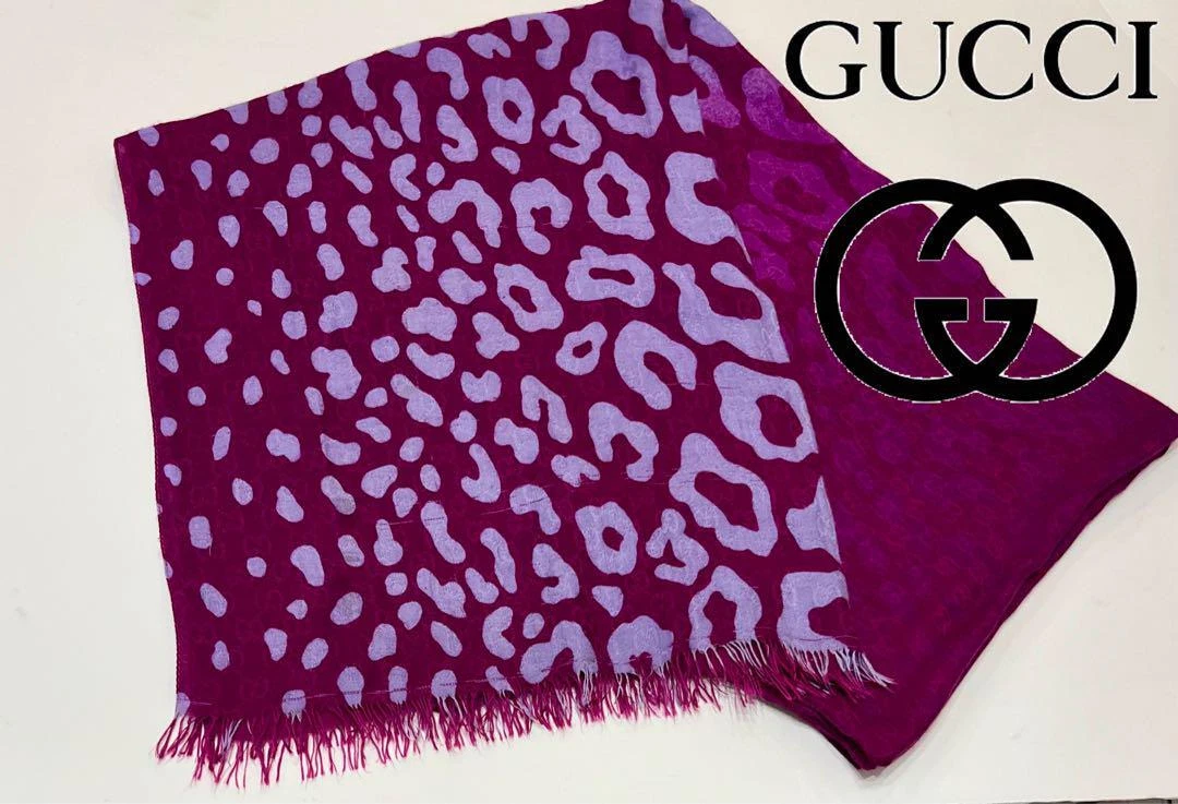 Echarpe femme GUCCI violet motif léopard occasion 02K
