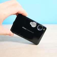 Nikon COOLPIX S1 Retro Compact Digital Camera with Battery and Charger