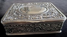 reichlich verzierte Schmuckschatulle, 800er Silber, 358 Gramm