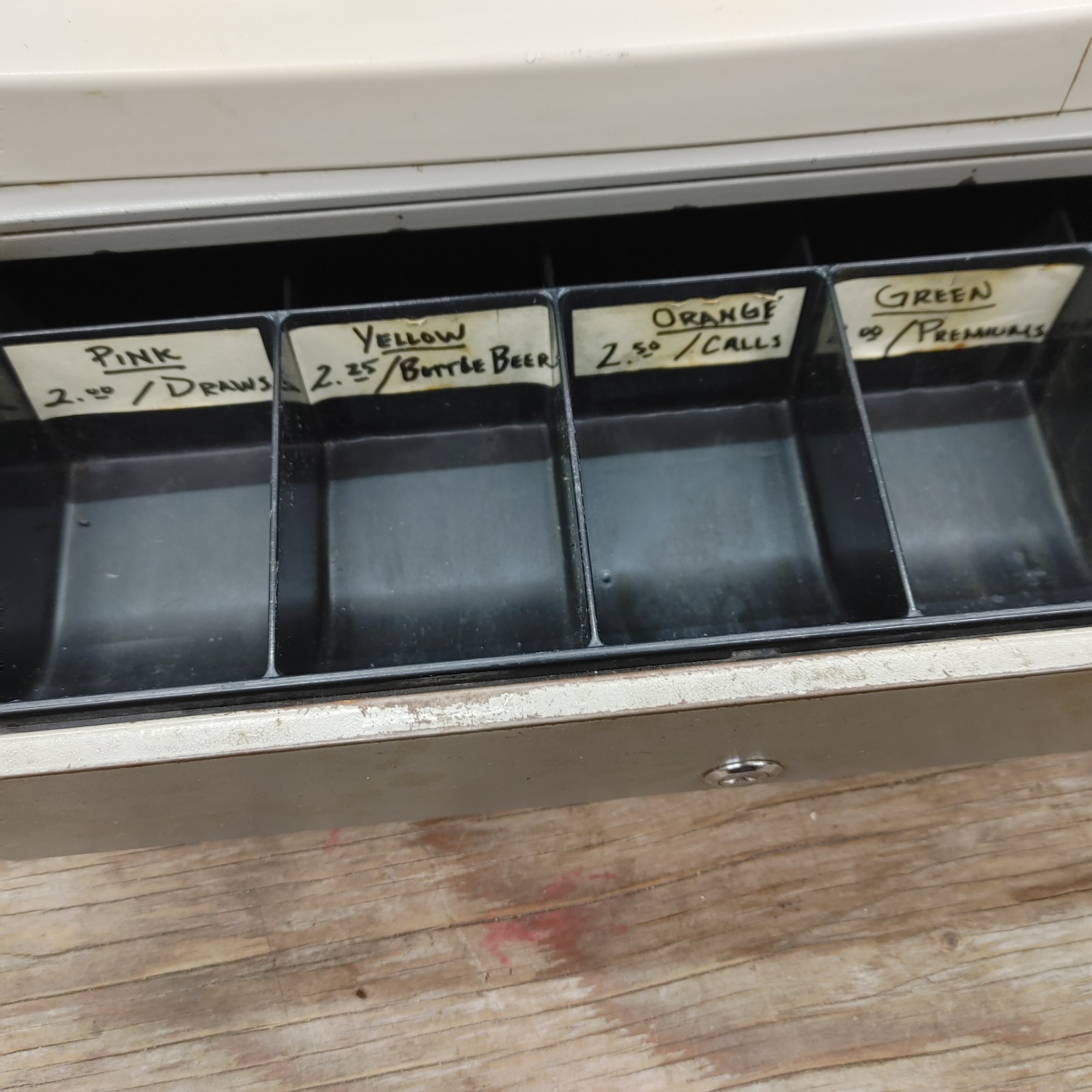 как выглядит Sharp ER-2386 Cash Register For Parts or Repair Keeps Giving Error фото