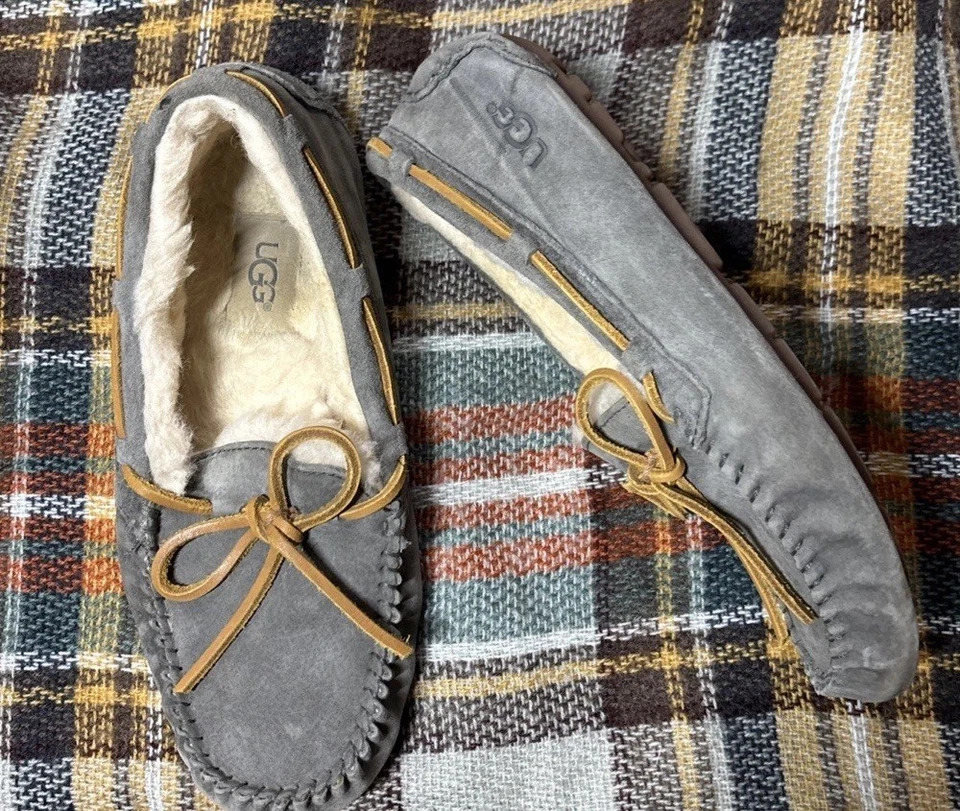 UGG DAKOTA PEWTER SUEDE/ SHEEPWOOL MOCCASIN SLIPPERS, WOMEN US 6 - Image 4 of 4