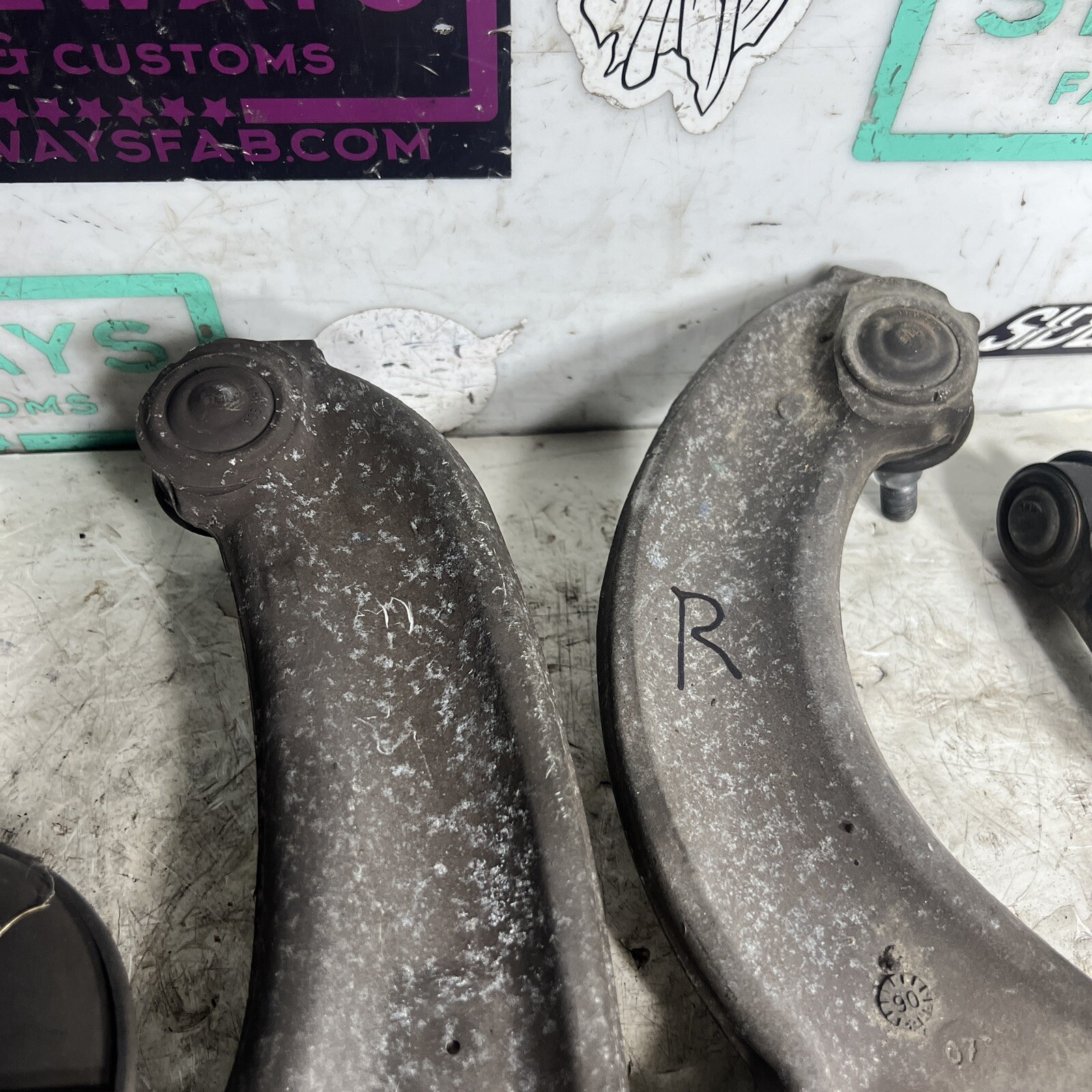 03-08 Maserati Quattroporte Right Rear Control Arm Set M139 Upper Lower Toe