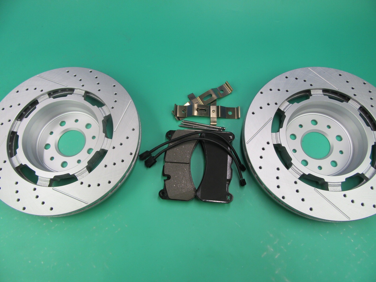 Maserati Gran Turismo Front Brake Pads & Rotors Service kit