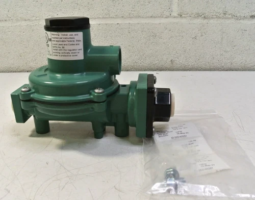 Fisher R222-BAF LP Gas Regulator 1/2" x 1/2"