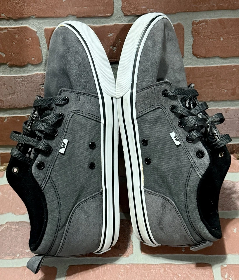 Shaun White Boys Size 11 Casual Skater Sneakers Gray Leather Canvas Upper 7/2010 - Image 2 of 4