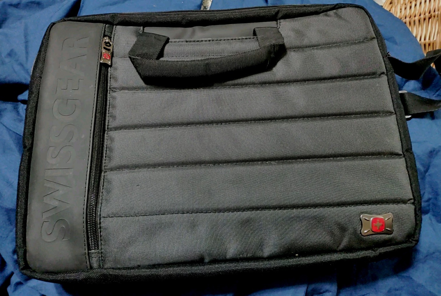 Swiss Army Gear Laptop Bag Messenger 17 LOGO SWISSGEAR Black