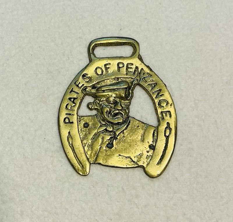 VINTAGE BRASS EQUESTRIAN/HORSE MEDALLION PIRATES OF PENZANCE