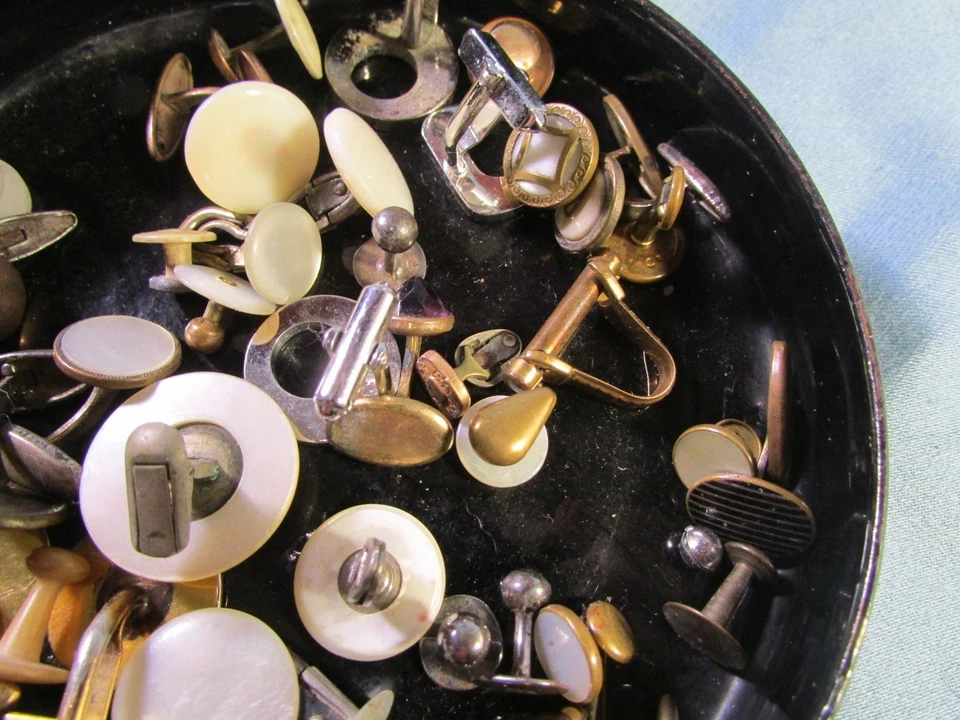 Boite tortue en carton bouilli laqué, lot de boutons de col & de manchettes - Photo 4/4