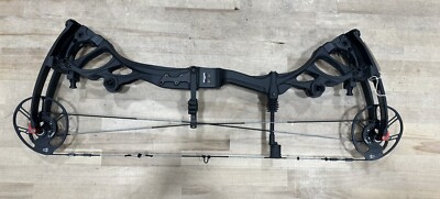 Bowtech Carbon One, RH, 25.5-30.5in DL, 60-70lb DW, BLACKOUT
