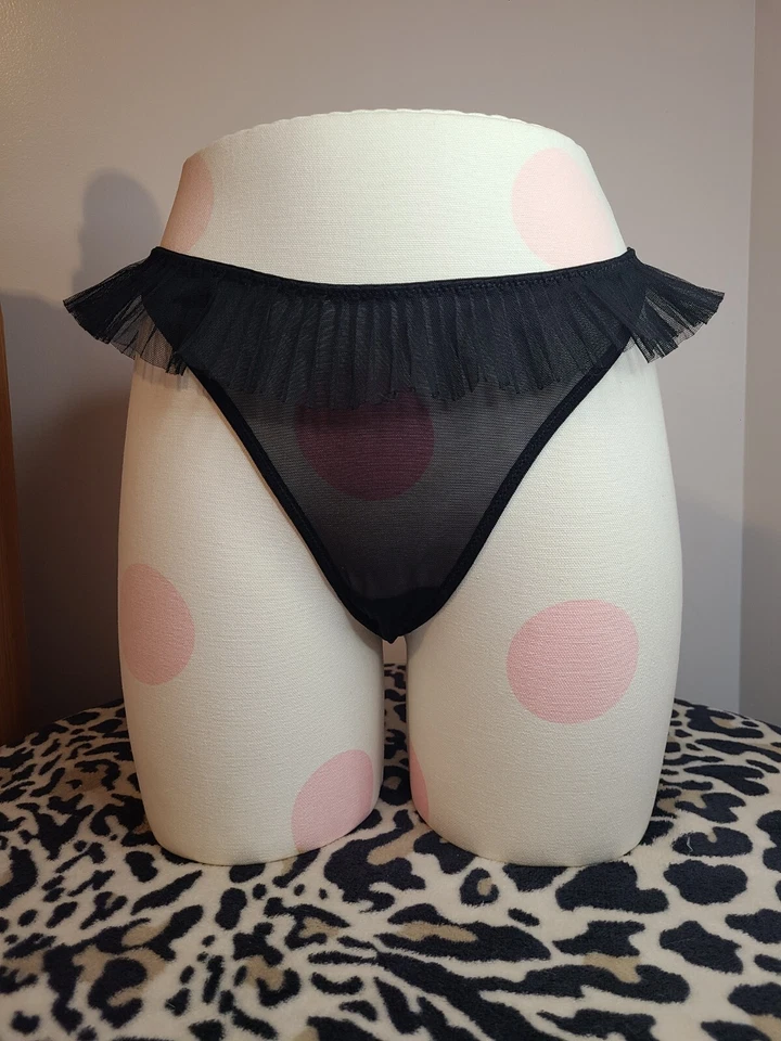 Rara ♡ Calcinha Tanga Bordada Burlesca Victoria's Secret Y2K Tamanho Pequeno 🖤 - Imagem 4 de 4