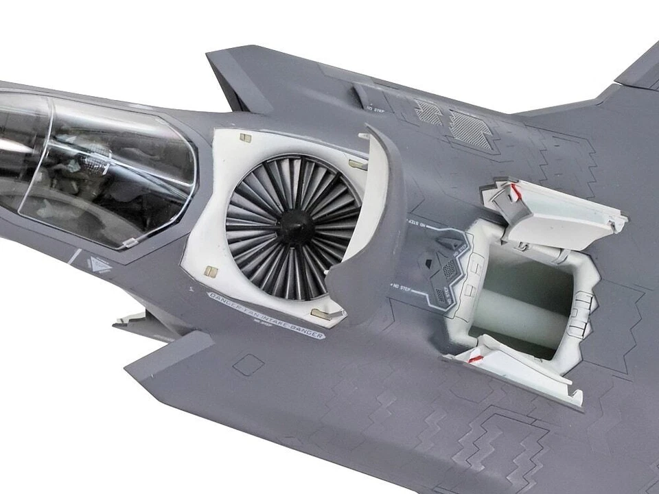 Tamiya 60793 Lockheed Martin F-35B Lightning II Kit Montaggio 1/72 - Immagine 4 di 4
