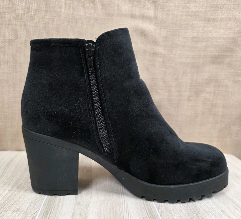 In Solia Spring Black Suede Side Zip Block Heel Ankle Boots Women's Size 8.5 - Image 4 of 4