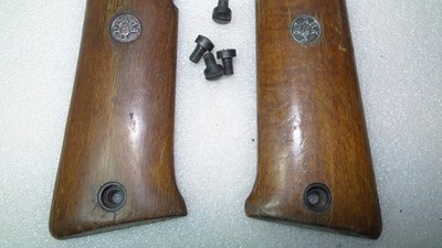 LLAMA 1911 9mm, ORIGINAL WOOD GRIPS W/ LLAMA MEDALLION AND 4