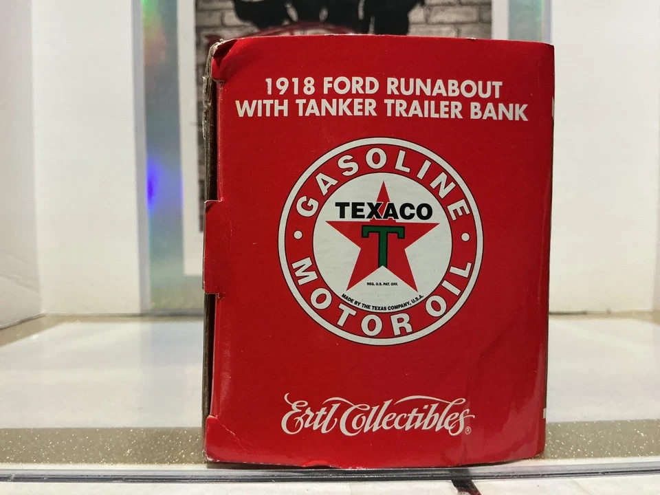 ERTL COLLECTIBLES 1/25 SCALE - 1918 FORD RUNABOUT WITH TANKER TRAILER BANK - Image 2 of 4