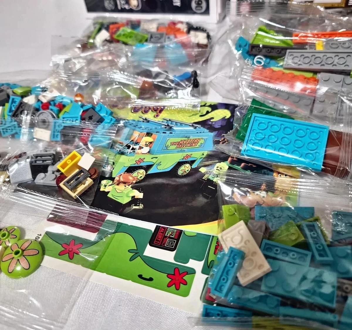 NEW The Mystery Machine 75902 Complete Custom Set 301 Pc Scooby