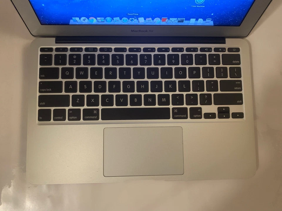 Apple MacBook Air MC505LL/A 1.40 GHz 2GB RAM 64GB SSD 11.6" HD (Used) - Image 3 of 4