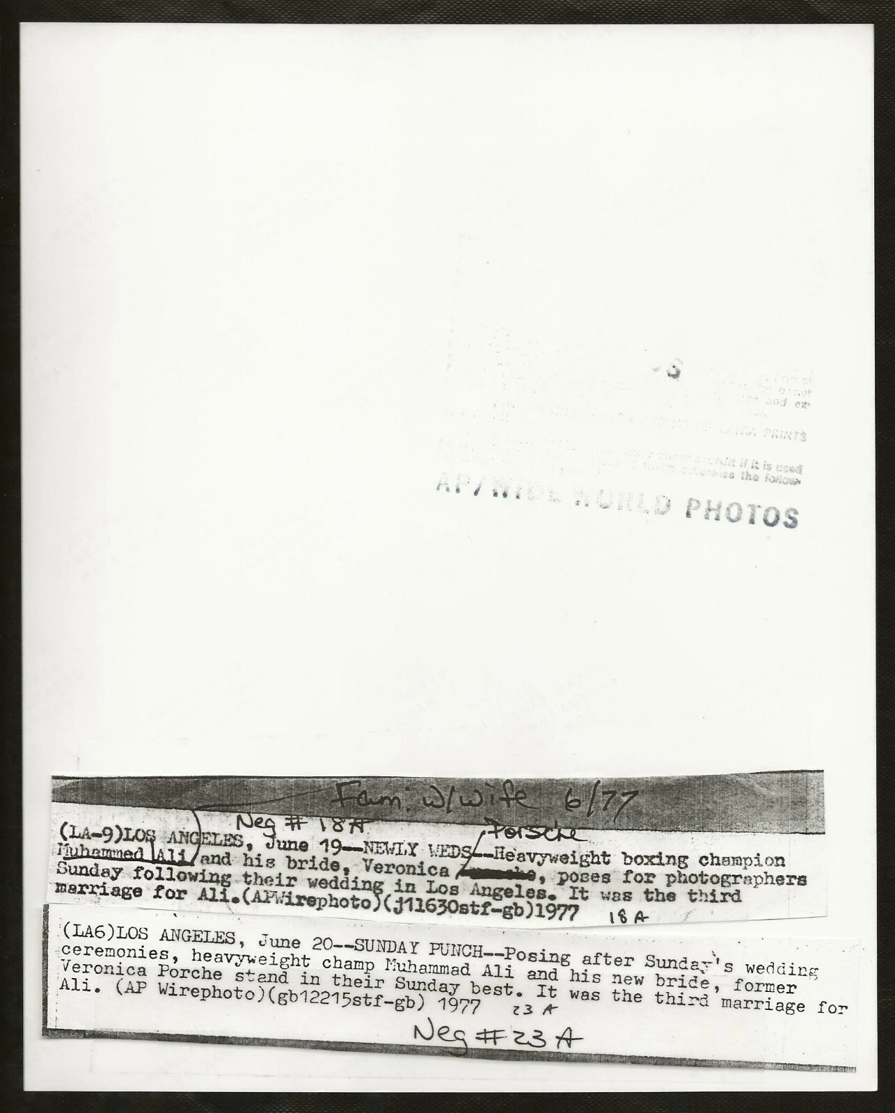 1977年 Type II Muhammad ALI & New Bride ヴェロニカポルシェ オリジナル ボクシング写真 - 画像2/2