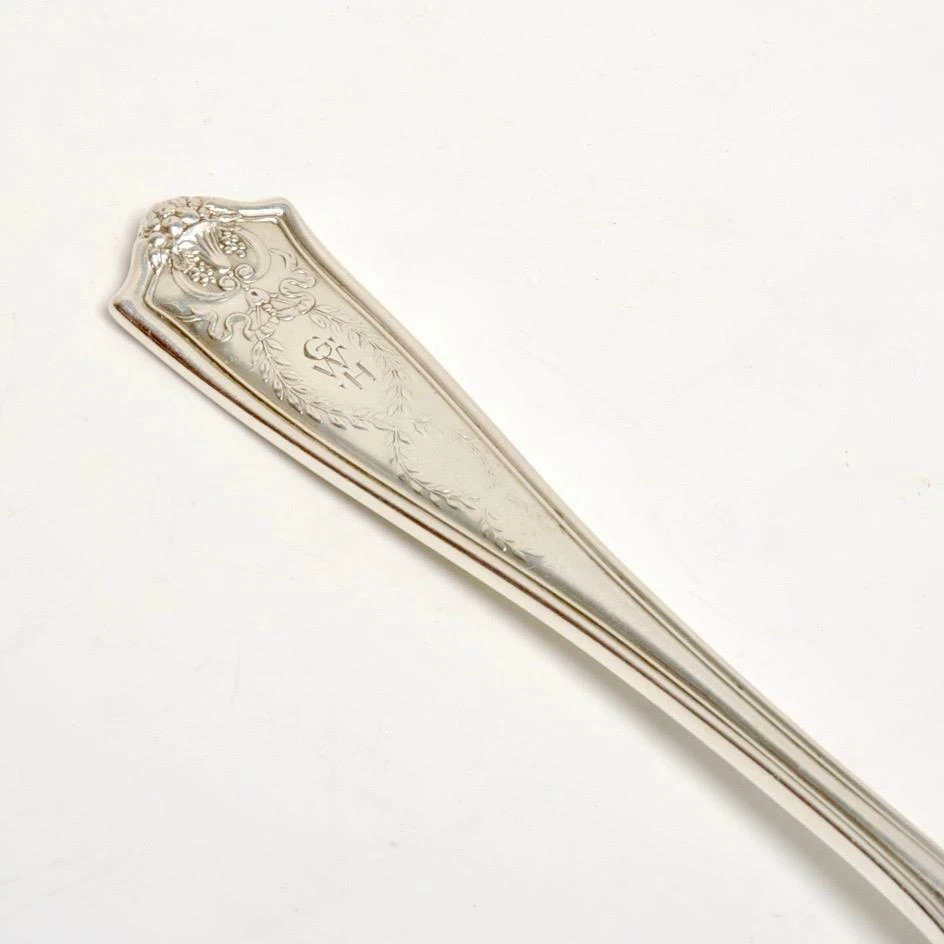 Tenedor para servir carne Tiffany and Co Winthrop de plata esterlina maciza 1909 antiguo Foto 3 de 4