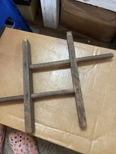 ANTIQUE PRIMITIVE WOOD CLOTHESLINE WINDER. PINE WOOD.