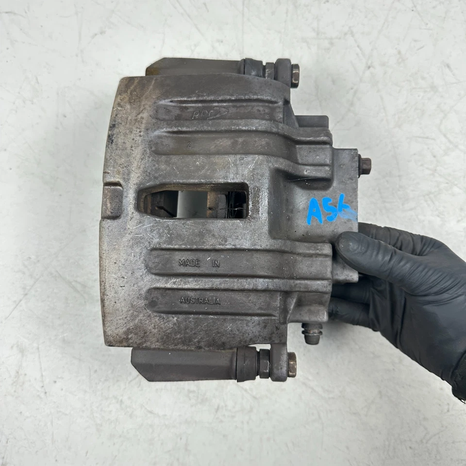 05-13 PINZA DE FRENO LADO PASAJERO DELANTERO DERECHO CHEVROLET CORVETTE CON PASTILLAS DE FRENO Foto 4 de 4